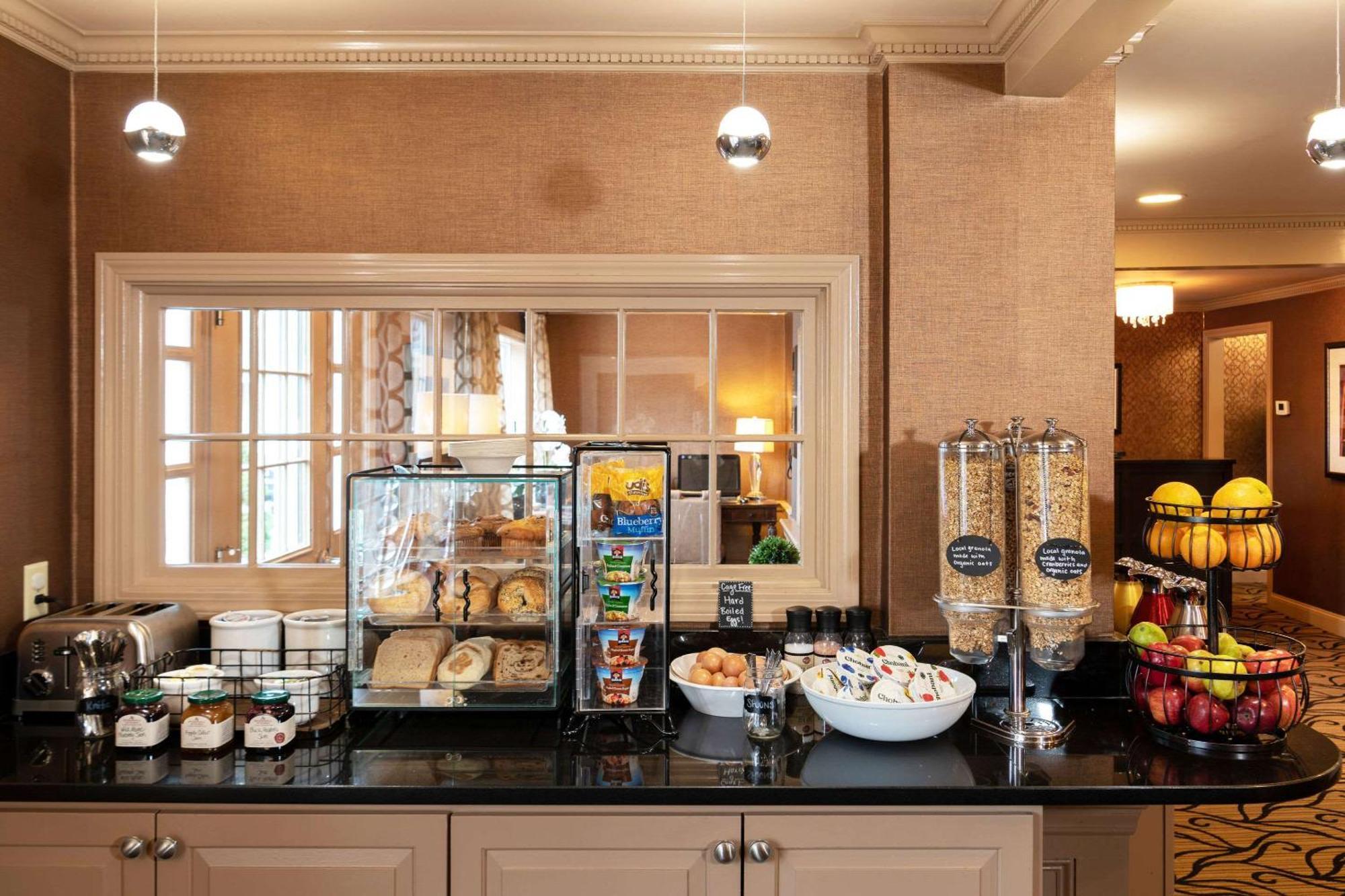 Port Inn And Suites Portsmouth, Ascend Hotel Collection Экстерьер фото
